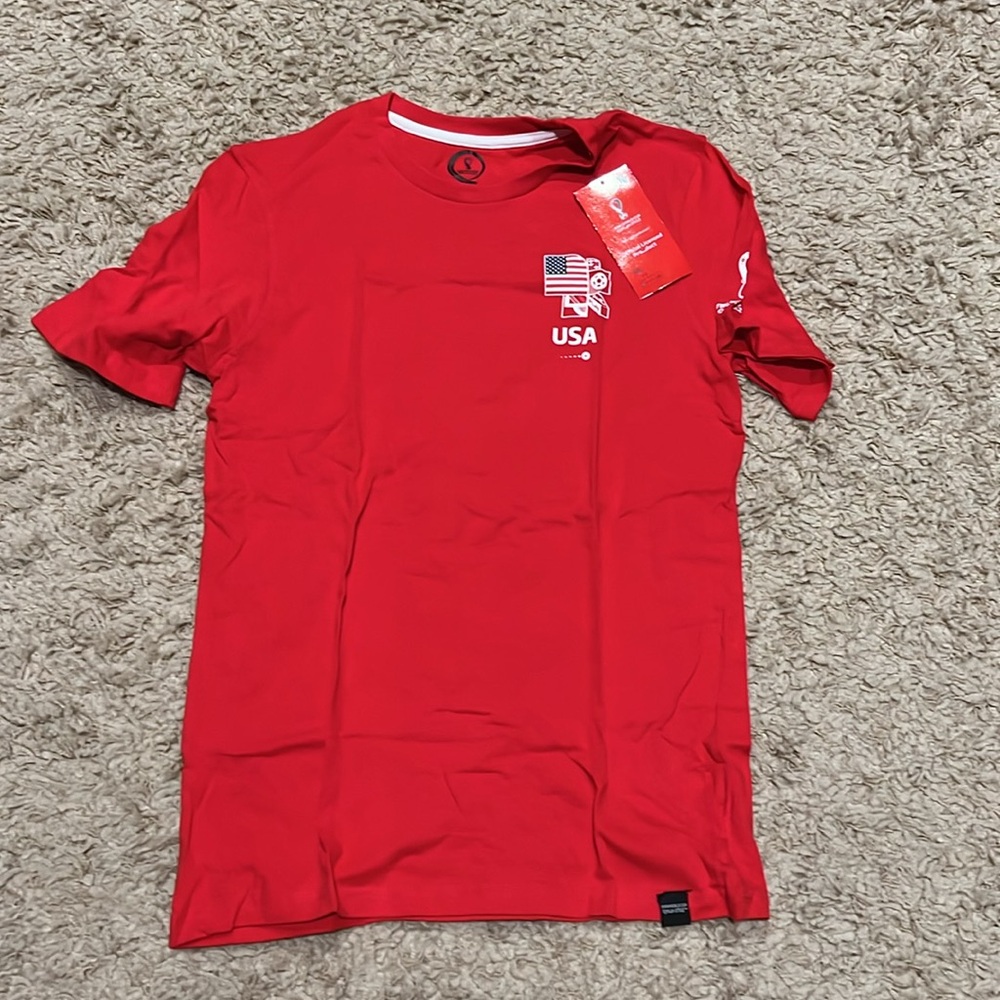 NWT Men’s Soccer USA FIFA 2022 World Cup t-shirt red medium